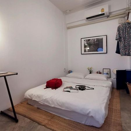 Apartment45 Hostel Bangkok Exteriör bild