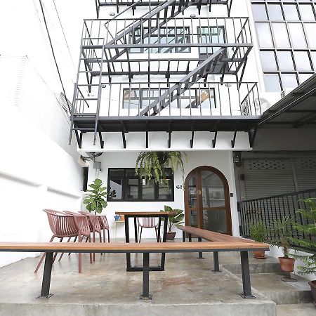 Apartment45 Hostel Bangkok Exteriör bild