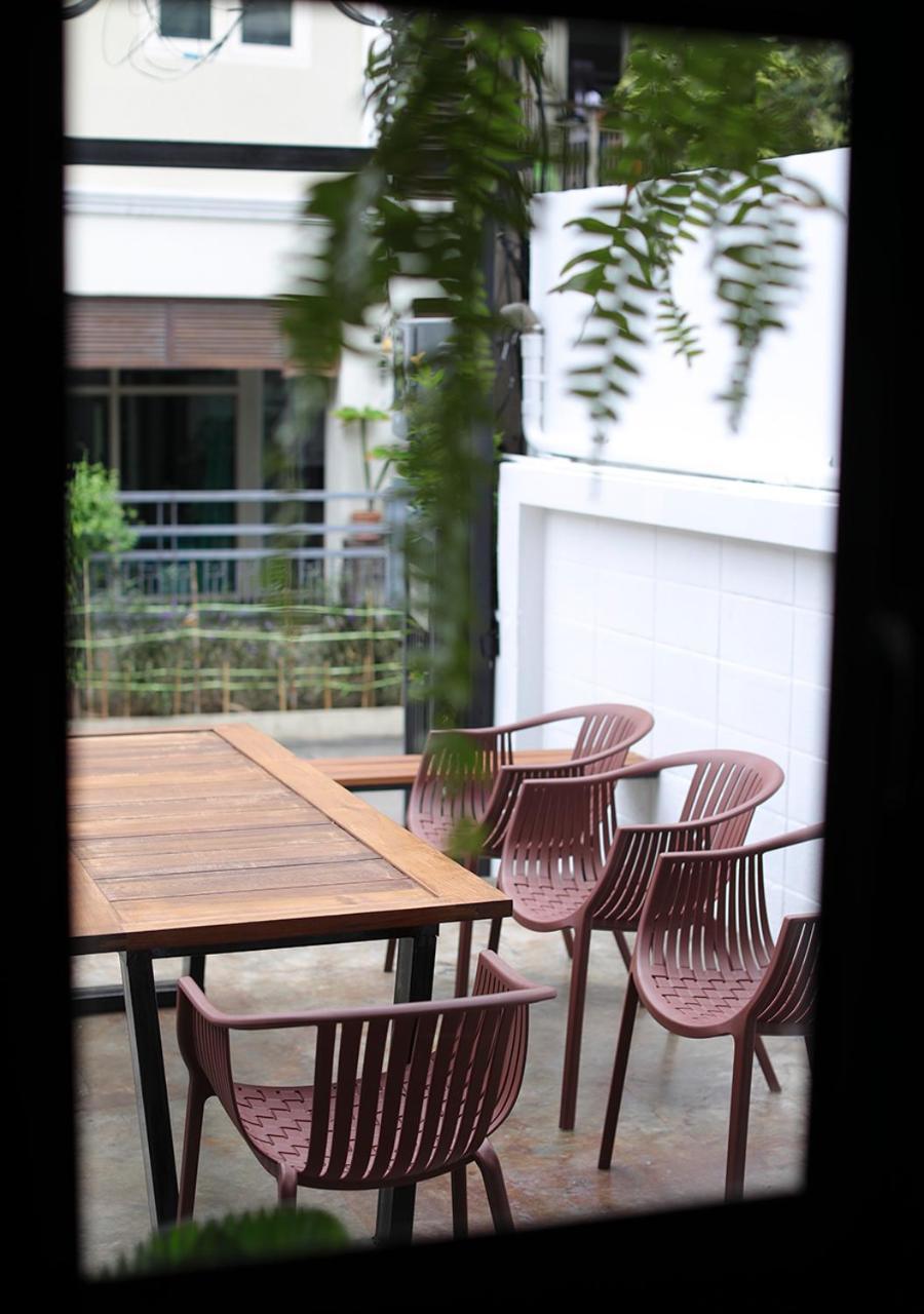 Apartment45 Hostel Bangkok Exteriör bild