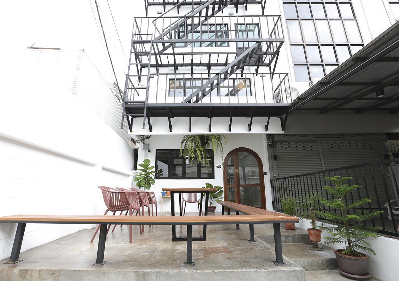 Apartment45 Hostel Bangkok Exteriör bild
