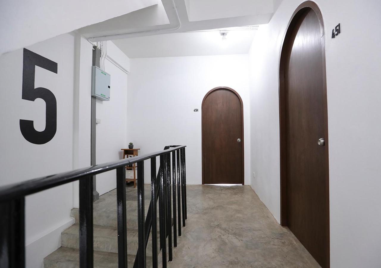 Apartment45 Hostel Bangkok Exteriör bild