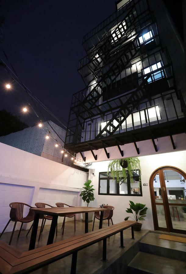 Apartment45 Hostel Bangkok Exteriör bild