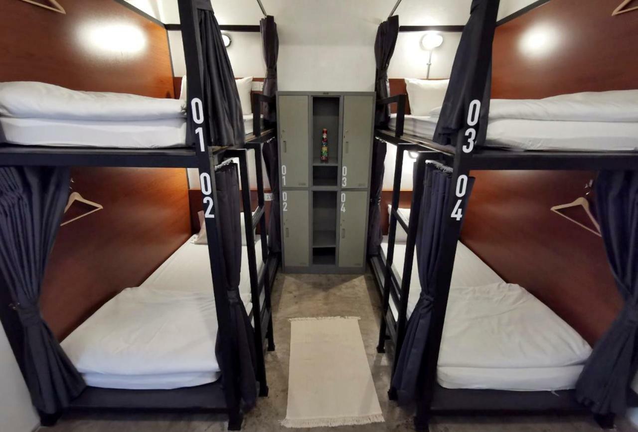Apartment45 Hostel Bangkok Exteriör bild