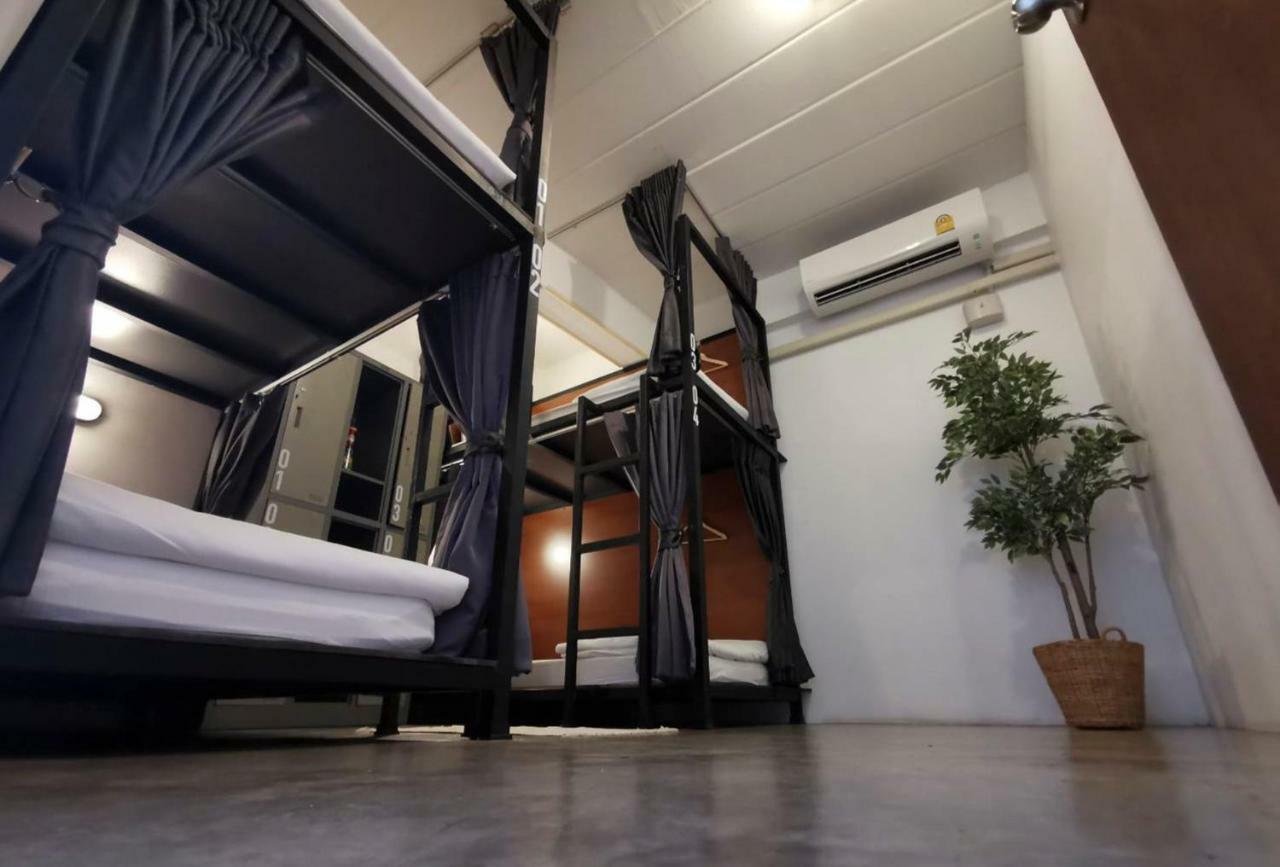 Apartment45 Hostel Bangkok Exteriör bild